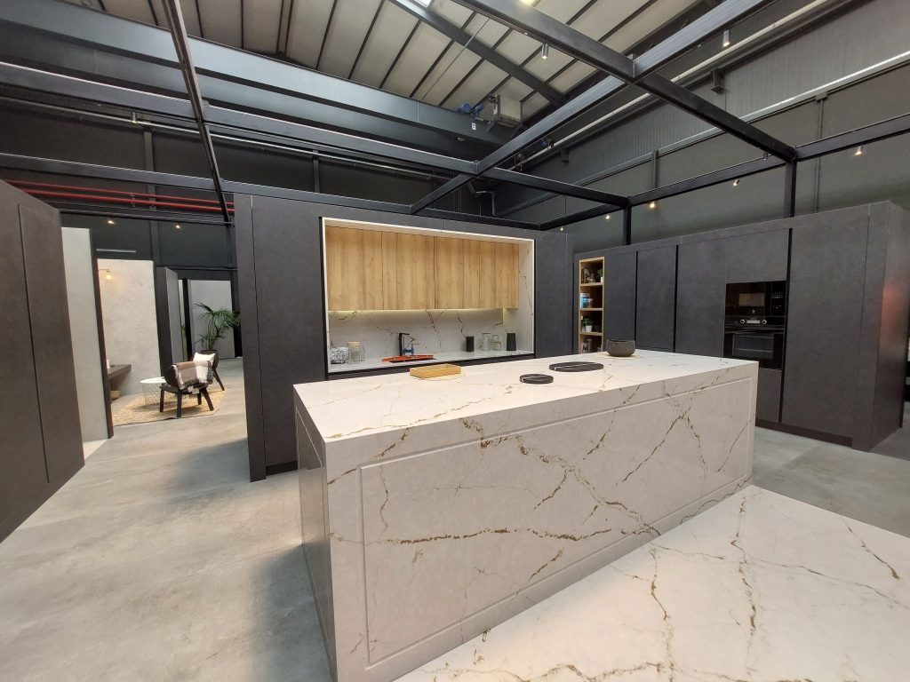 Mise en scène showroom d'une cuisine chez Cosentino