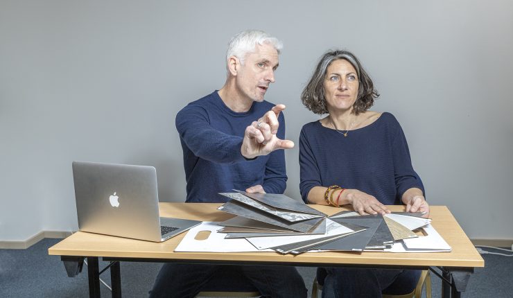 Raison Home, Cuisine Et Agencement : Portrait Entre Un Franchisé Et Un Client Pour Présenter Et évaluer Le Projet Ensemble. Concevons à Votre Domicile Les Meilleures Solutions Pour Votre Intérieur. Raison Home, La Palmeraie, Zi Du Bois De Soeuvres, 3